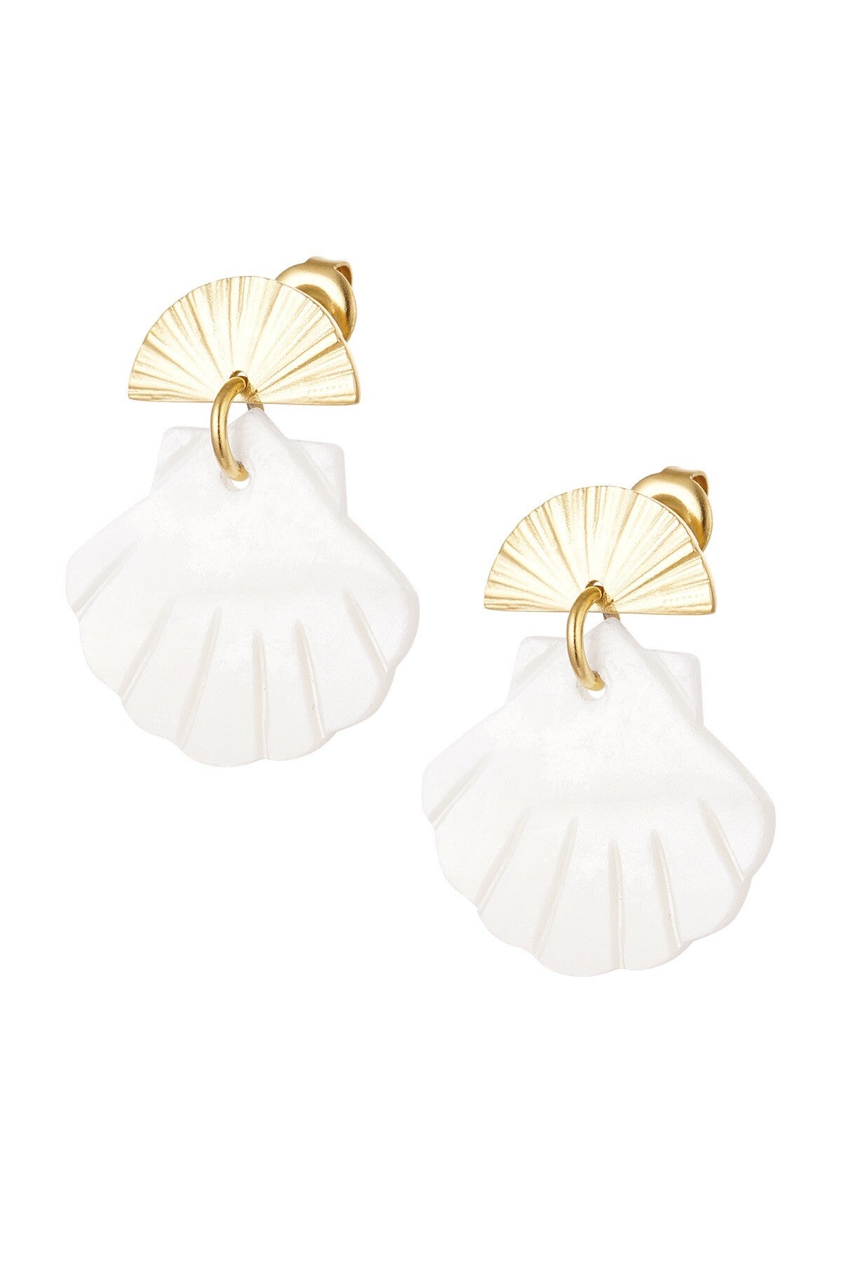 White shell studs