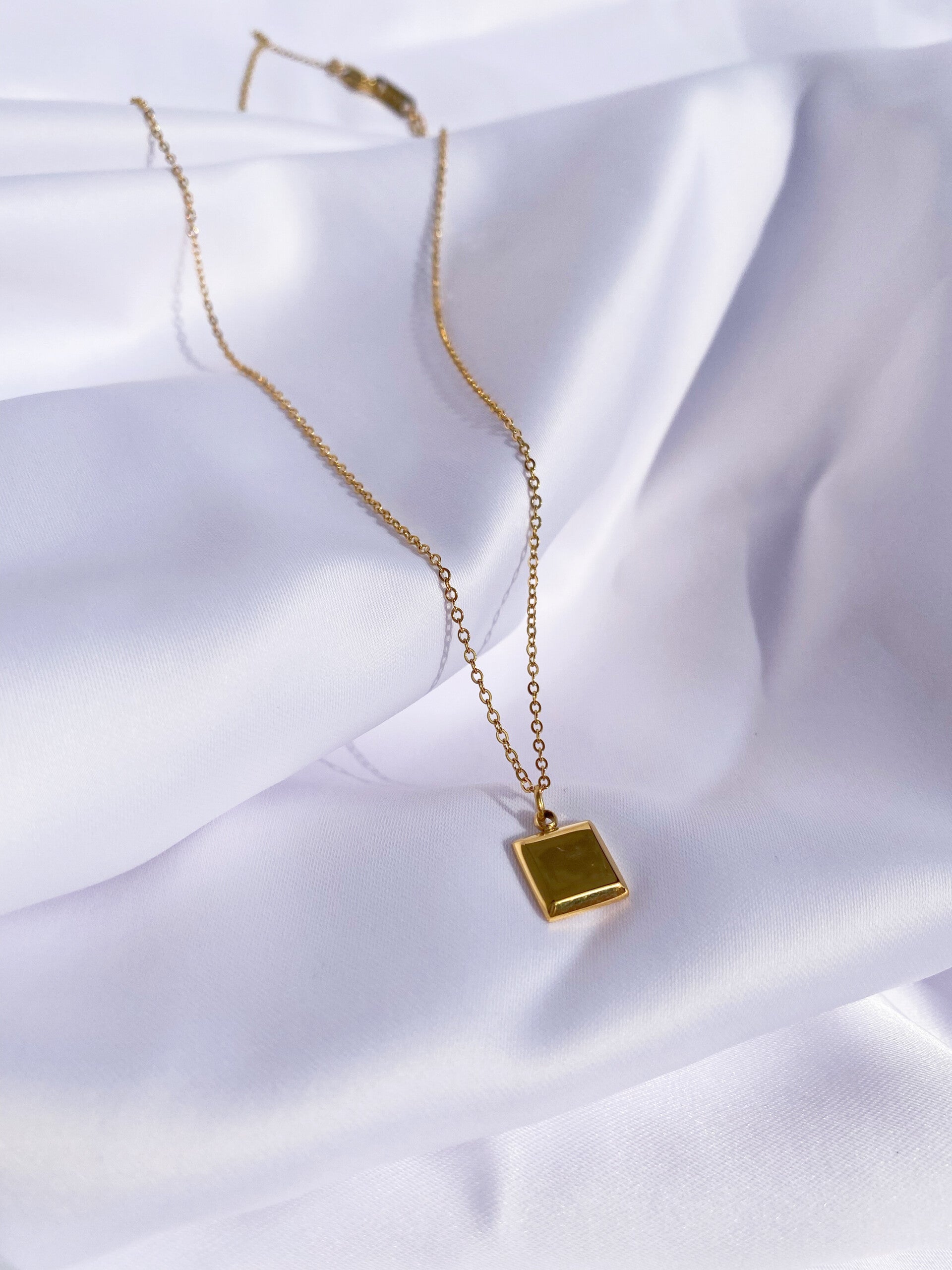 Ellie Necklace gold