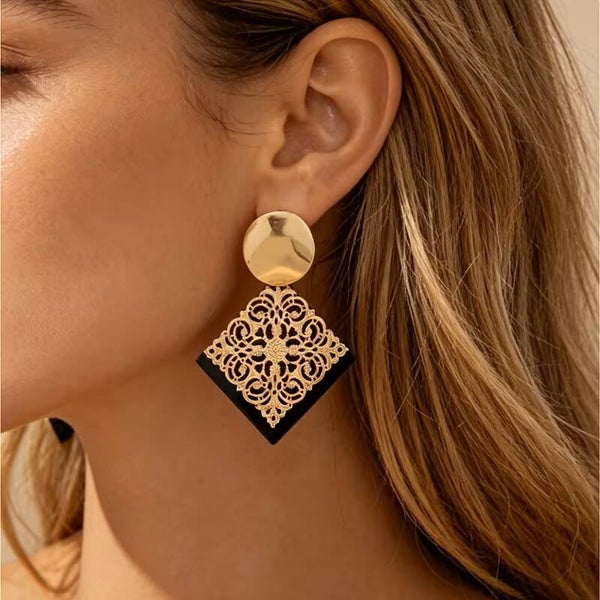 Noir Elegance Clip Oorbellen