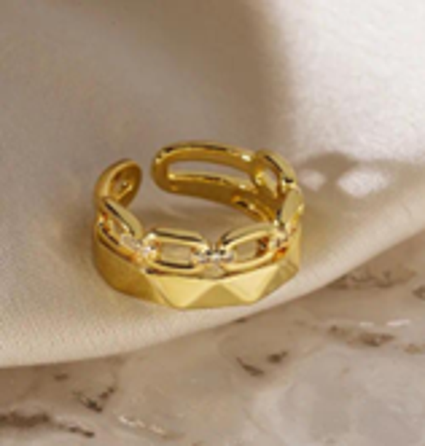 Golden Link Ring