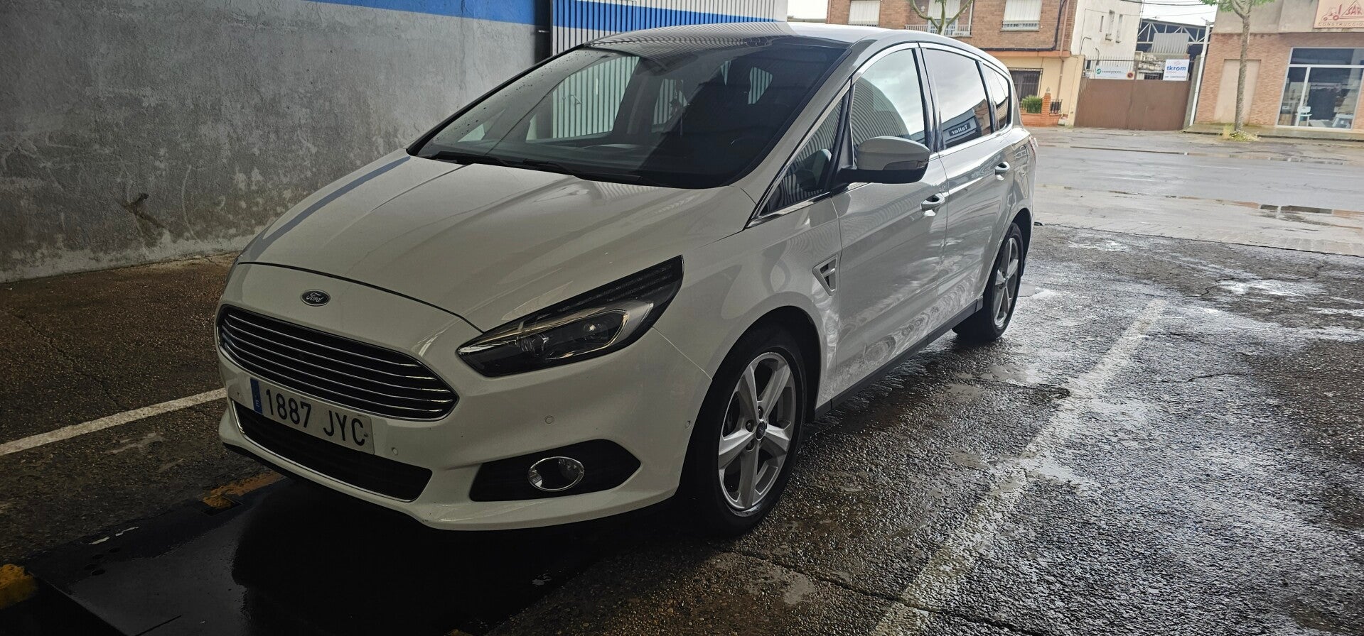 Ford s-max titanium