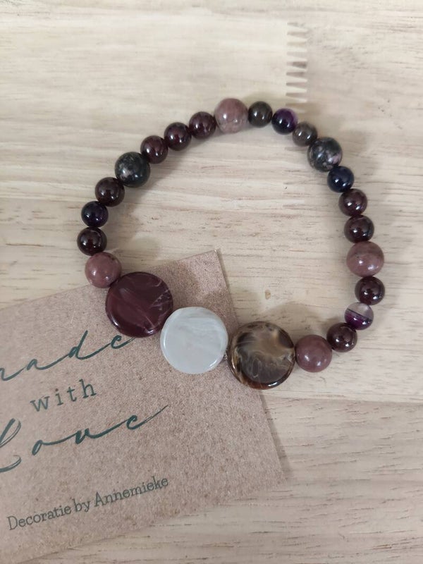 Armbandje mt 17
