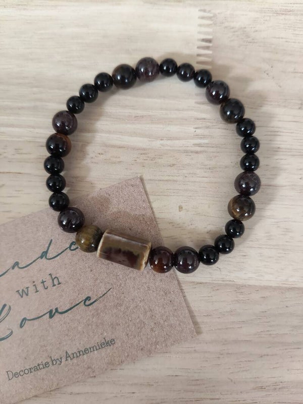 Armbandje mt 18