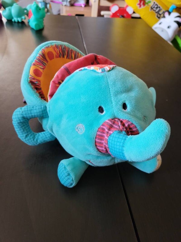 Éléphant surprise