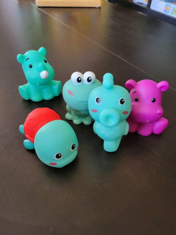 Jeux en plastique pour le bain