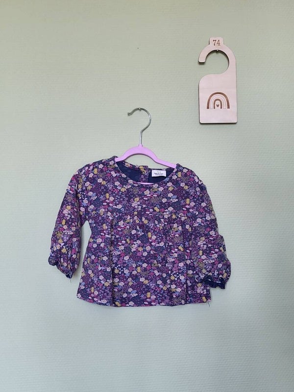 Blouse foncée à imprimés fleuris T74