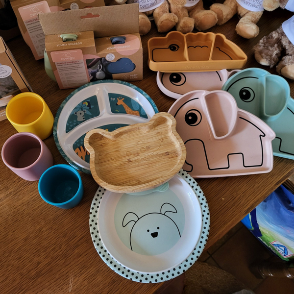 Lot assiettes + gobelets