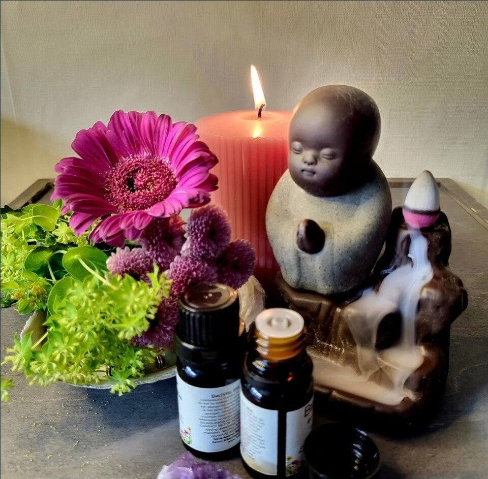 Bloemen, etherische oliën en kaarslicht bij Balance & Herbs in Zwaag