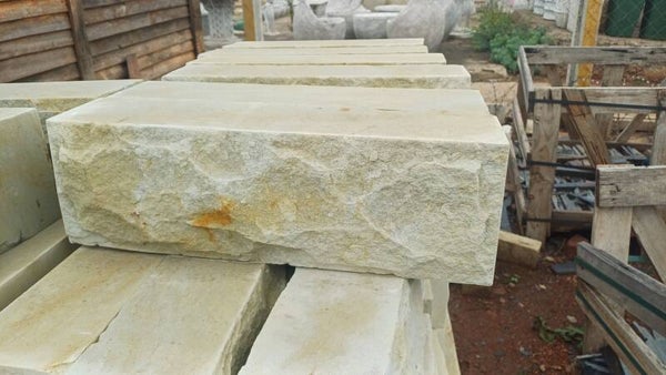 Sandstone cladding bricks