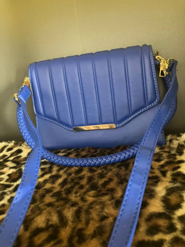 schoudertas met gevlochten strap kobalt blauw.