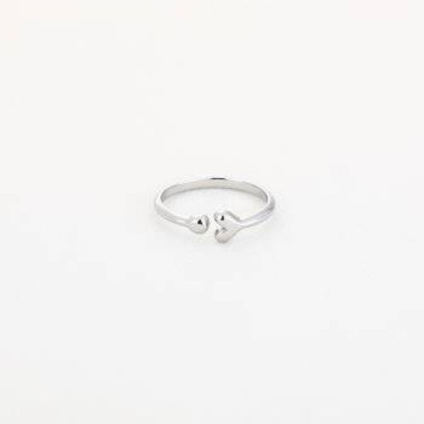 ring hart met bolletje zilver