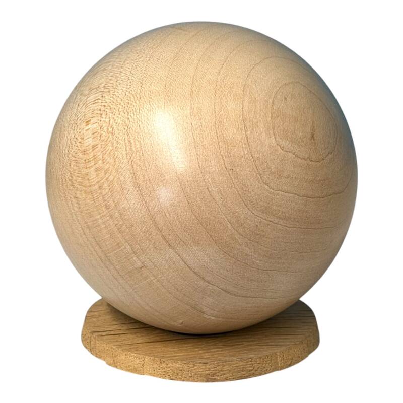 handgedreschselte-kugel-Ahornholz.jpg
