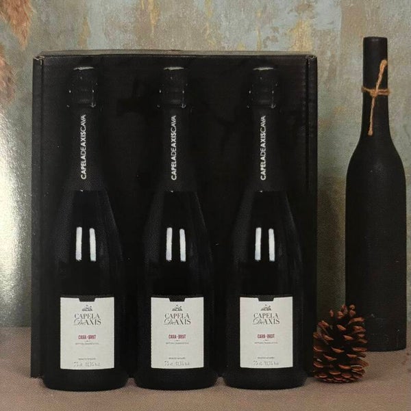 UD 39: Estuche de Cartón de Vino Lujo con 3 Botellas de Cava Capela de Axis Brut 750ml