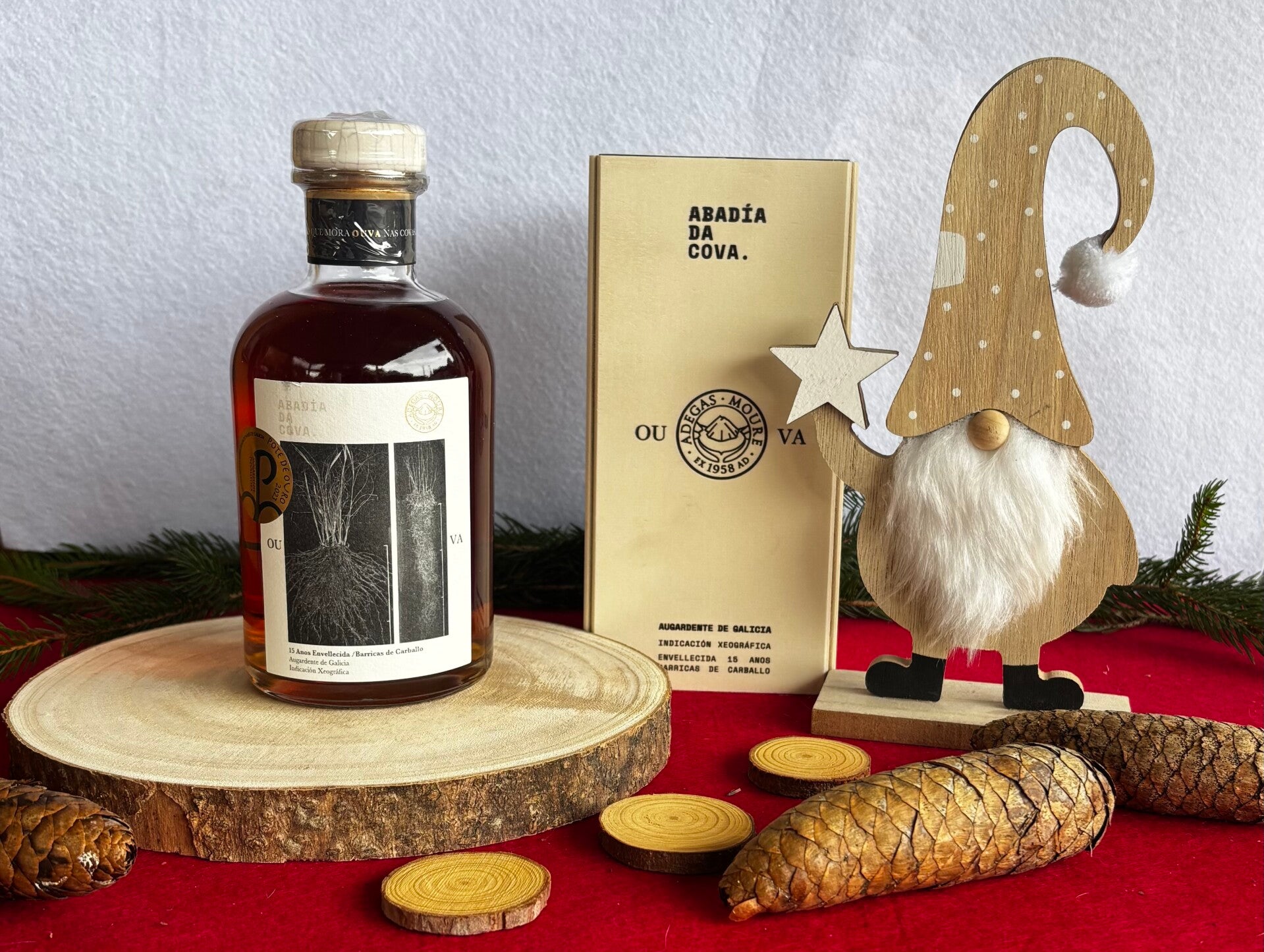 Aguardiente Envejecido Abadía da Cova Albariño Godello 500ml con estuche madera 39º (Adegas Moure) - Ribeira Sacra