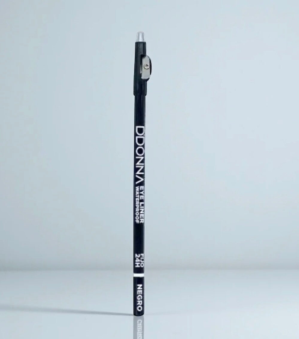 Crayon noir pour les yeux