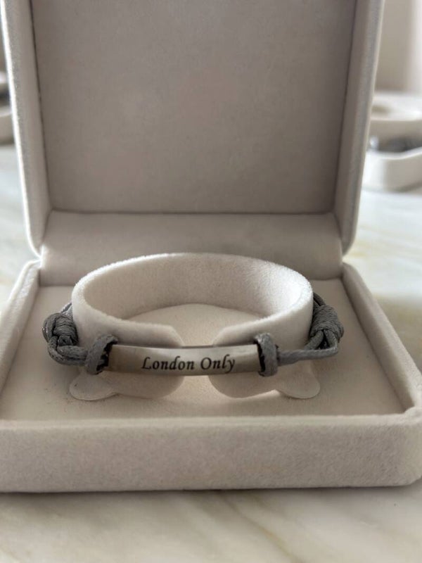 🌍 Urban and Casual Armband