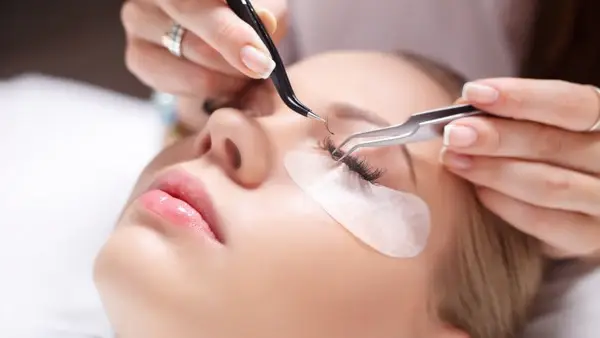 Online Online Lash & Brow Technician