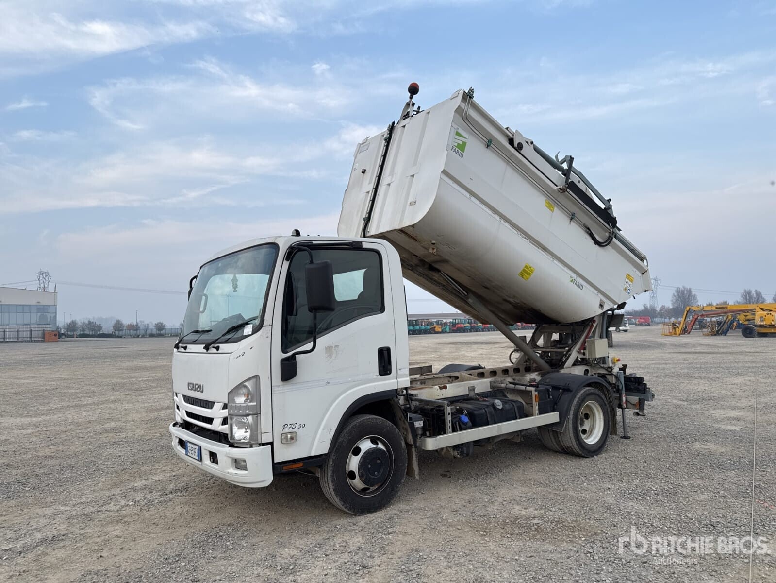 2016 Isuzu NPR 75 4x2 Autocarro per rifiuti