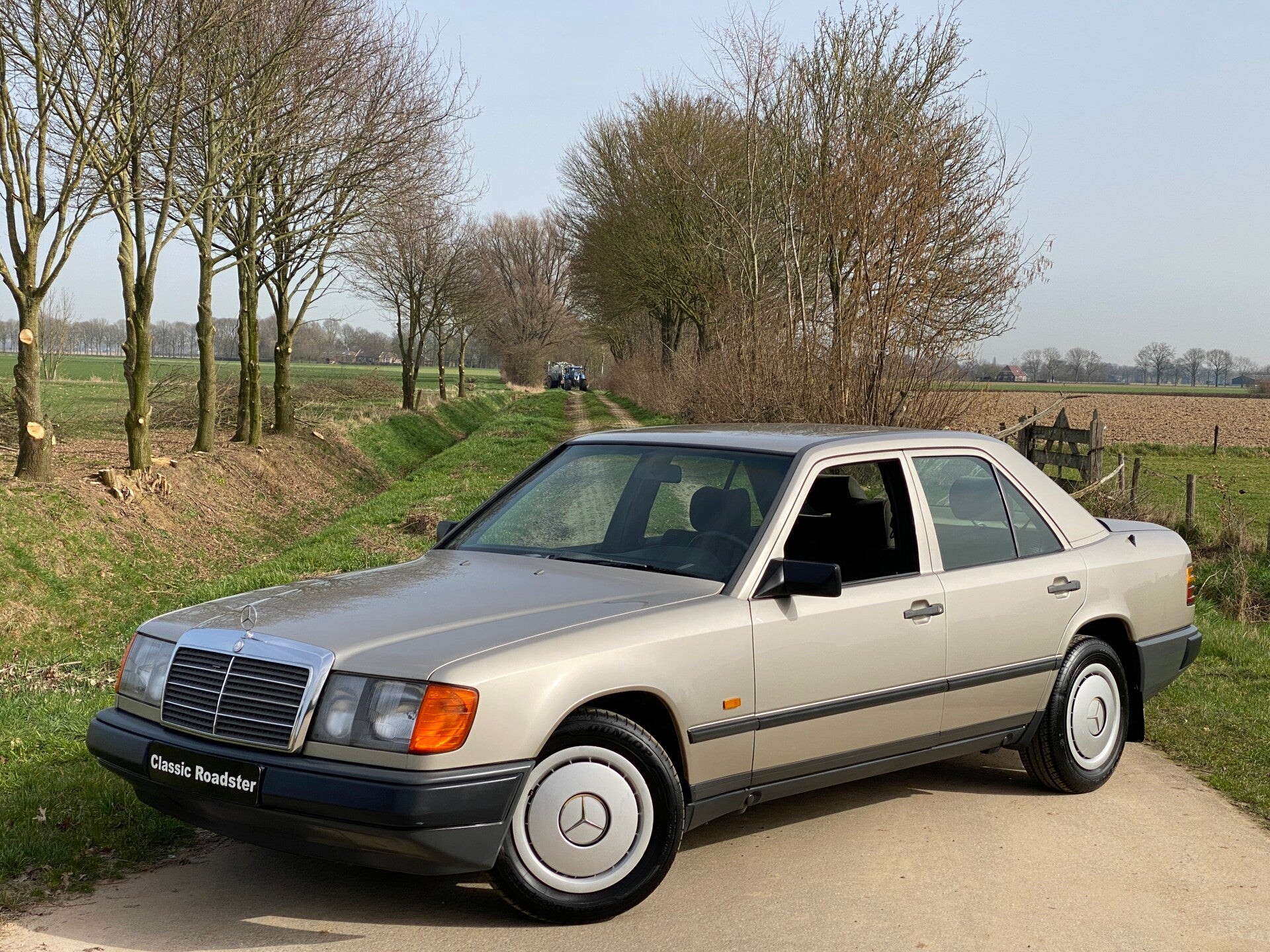 MERCEDES BENZ 200D W124 1986, TREKHAAK, PULLMAN BEKLEDING