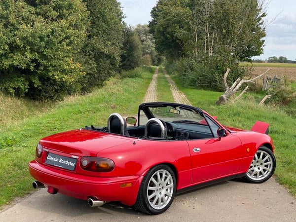 VERKOCHT! MAZDA MX5 NA 1.6 116PK CLASSIC RED, UNIEKE AUTO