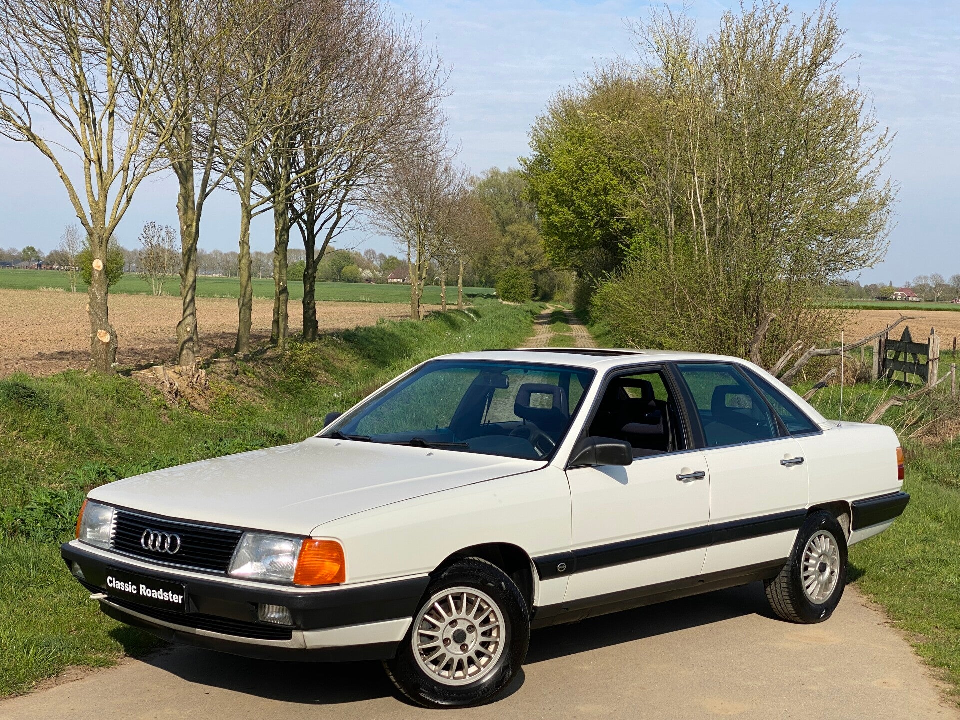 AUDI 100 2.0 CC 1986, 5 CILINDER, TREKHAAK, SCHUIFDAK