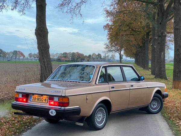 VERKOCHT! VOLVO 264 GLE AUTOMAAT 1981, 148.200 KM, SCHUIFDAK, PRACHTIGE AUTO!