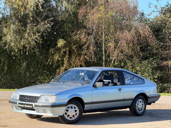 OPEL MONZA 2.5i 1986, HANDGESCHAKELD, BLAUW VELOURS BEKLEDING