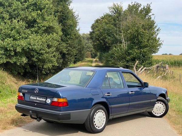 VERKOCHT! MERCEDES BENZ 300E W124 AUTOMAAT 1986, SCHUIFDAK, TREKHAAK, LEDER