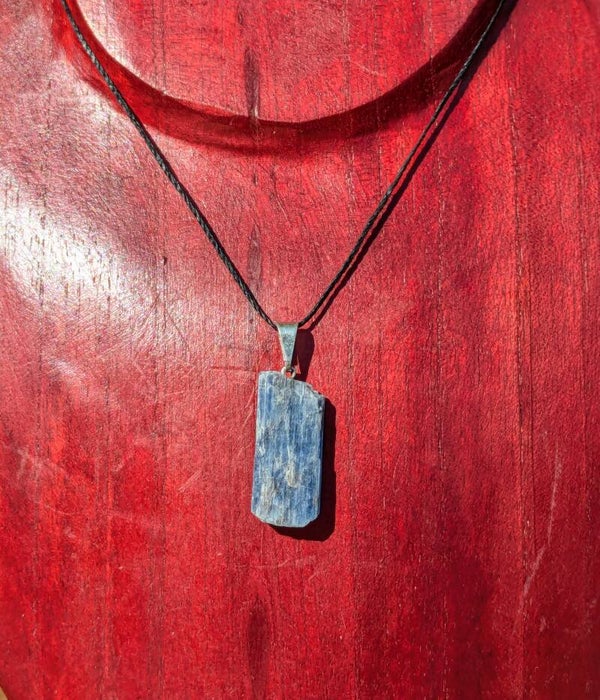 Pendentif en Cyanite Bleue Brute – Qualité AA