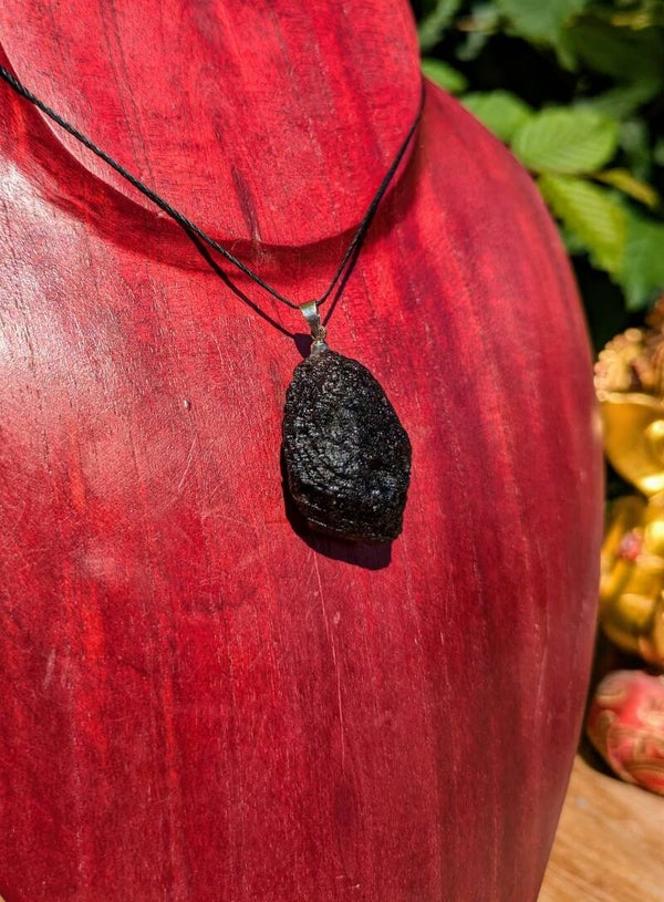 Pendentif en Tectite Brute – Origine Thaïlande – Qualité A