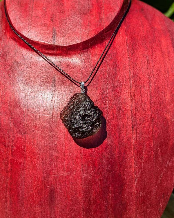 Pendentif en Tectite Brute – Origine Thaïlande – Qualité A