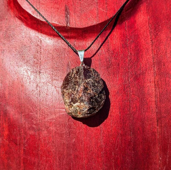 Pendentif en Grenat Rouge Brute – Qualité A