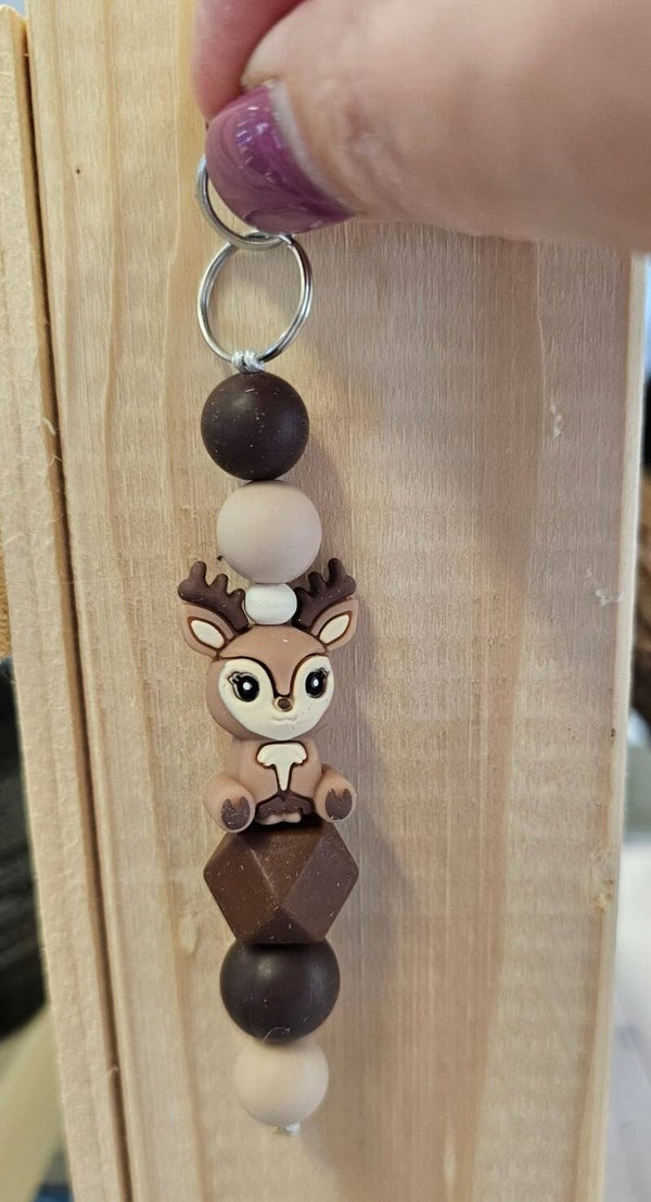 🦌 Sleutelhanger “Sweet Forest Deer” – Handgemaakt & schattig natuurdesign
