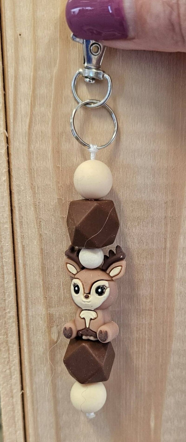 🦌 Handgemaakte Sleutelhanger met Hertje  Natuurlijke Kleuren