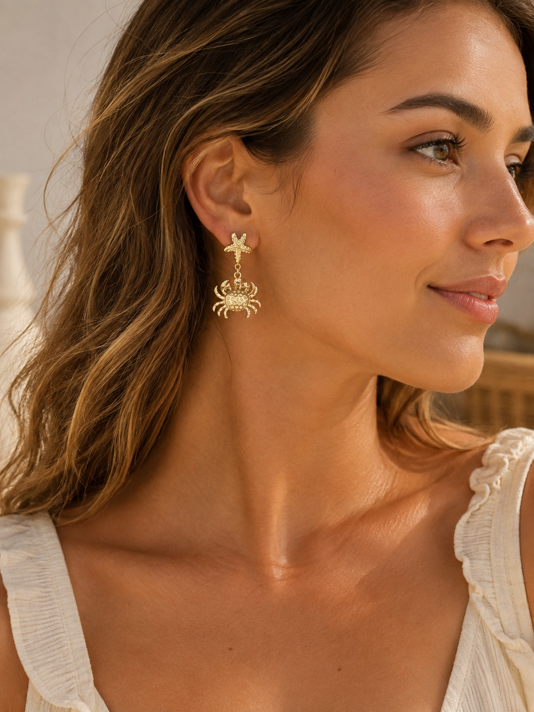 Goudkleurige Oorbellen met Zeester & Krab – Zomerse Statement Oorbellen