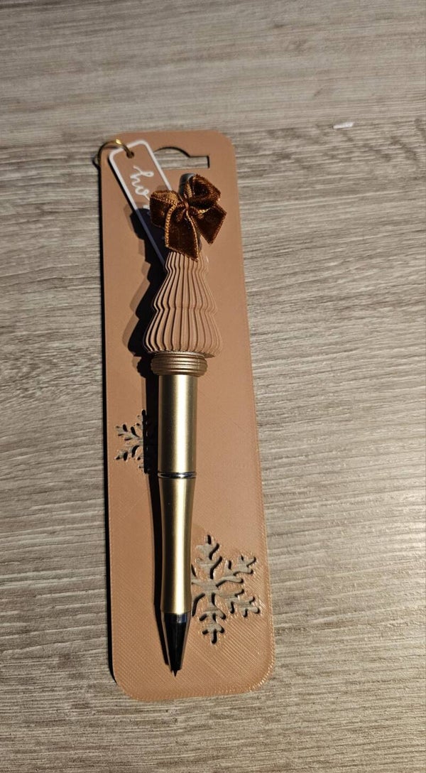 🎄 Kerstpen met boompje – Luxe schrijfwaren in feestelijke stijl hazelnut