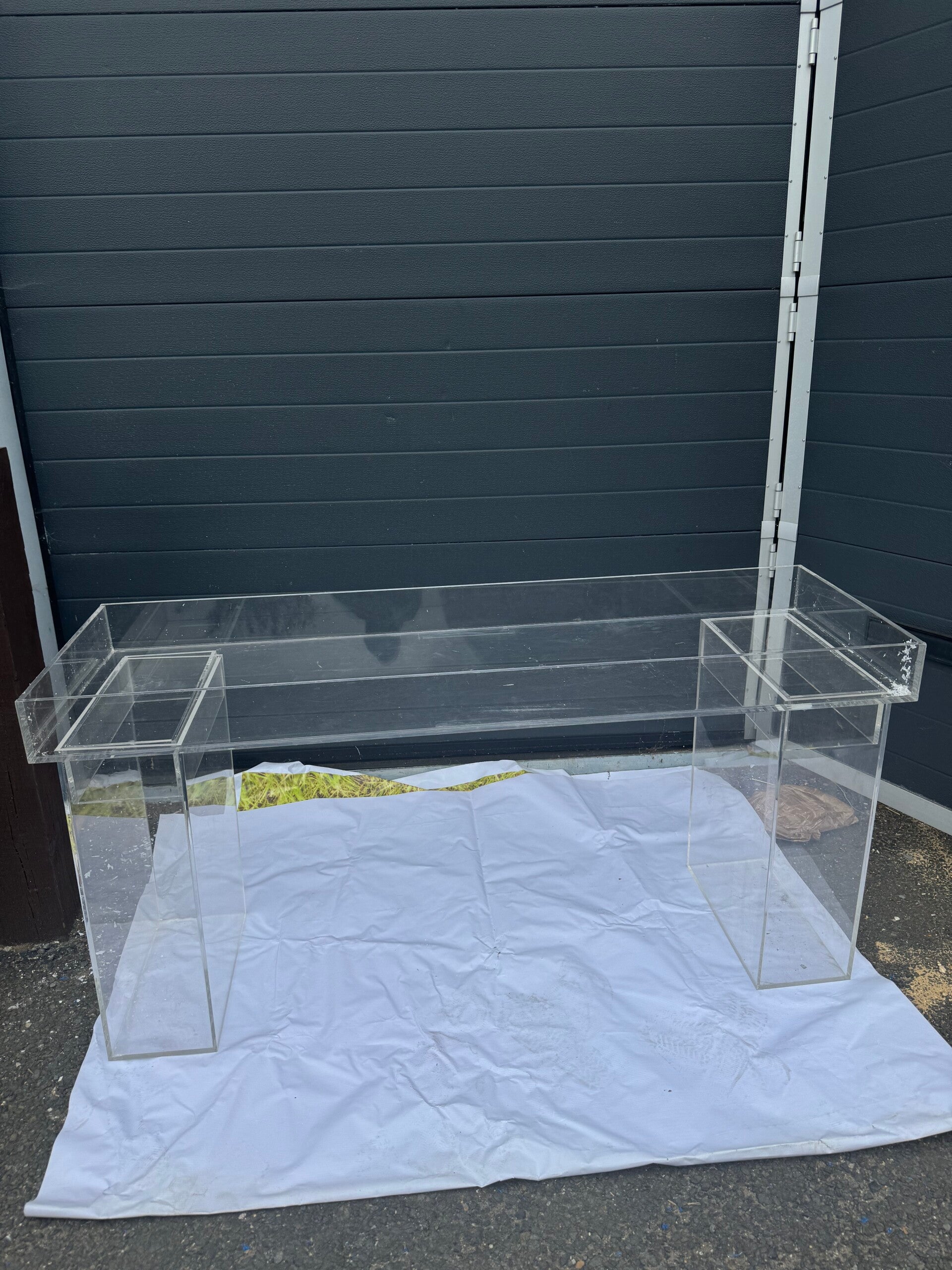 CLEAR SWEETHEART TABLE