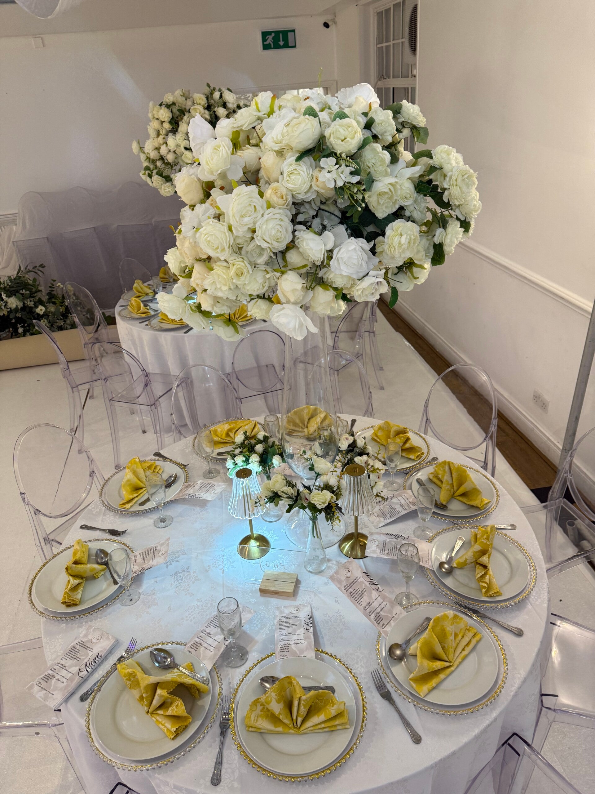 GLASS CENTRE PIECES