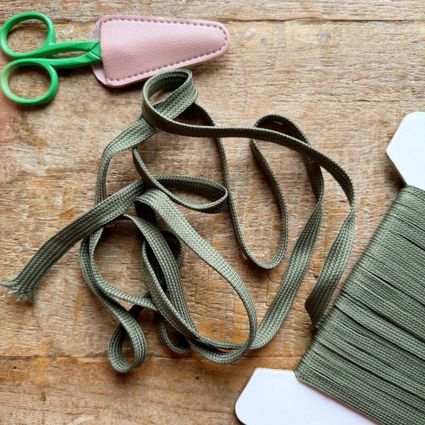 Legergroen veterband/ plat koord dubbeldik – 9 mm