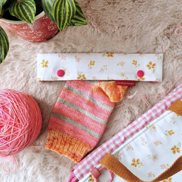 *pre-order* DPN hoesje "Mabel" 20 cm - roze drukknopen