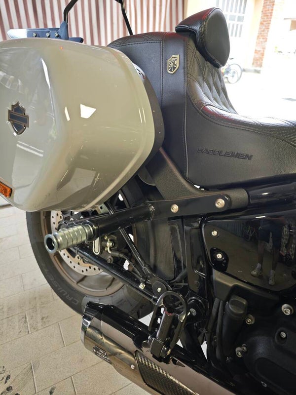 Rear Crash bar softail M8