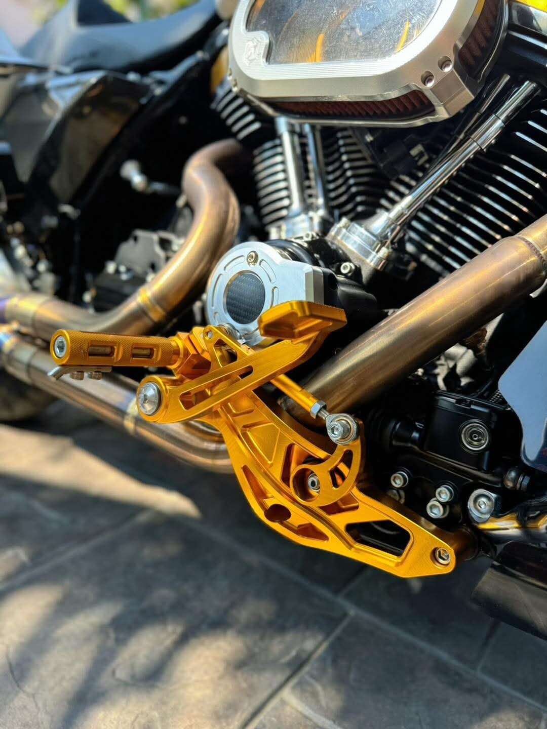 Mid controls race for Road Glide