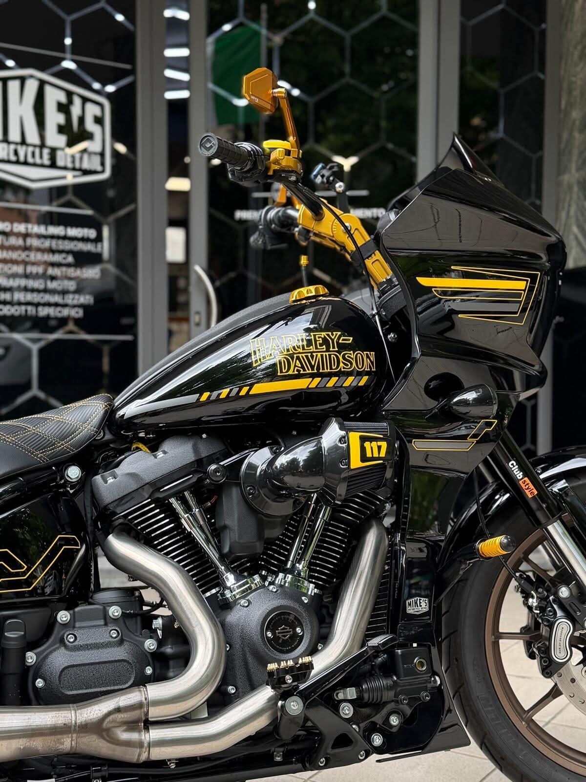 Front crash bar softail m8 (mid controls)