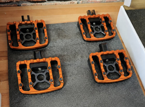 Large front and rear floorboard for M8 Softail