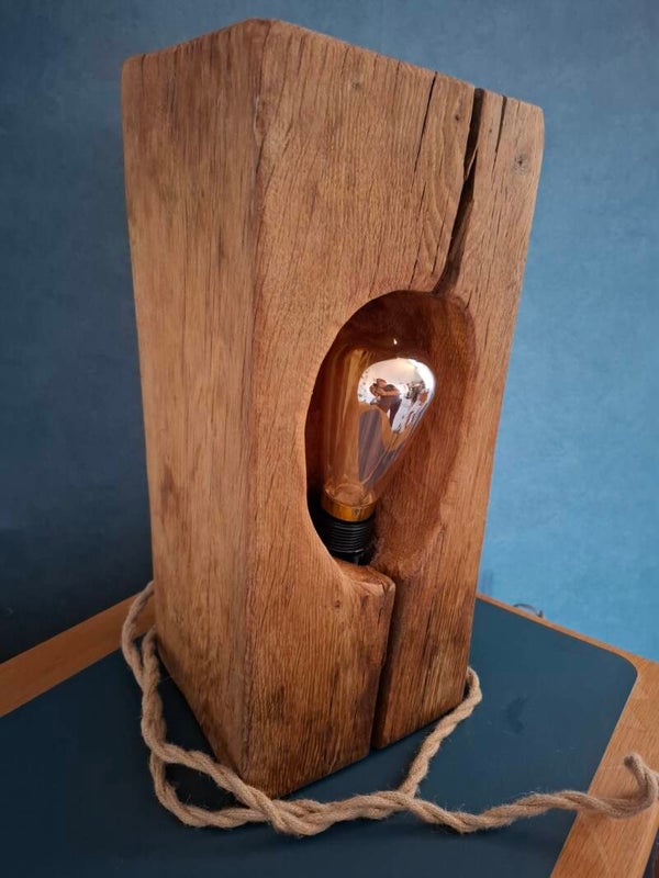 Lampe artisanale en bois – Pièce unique