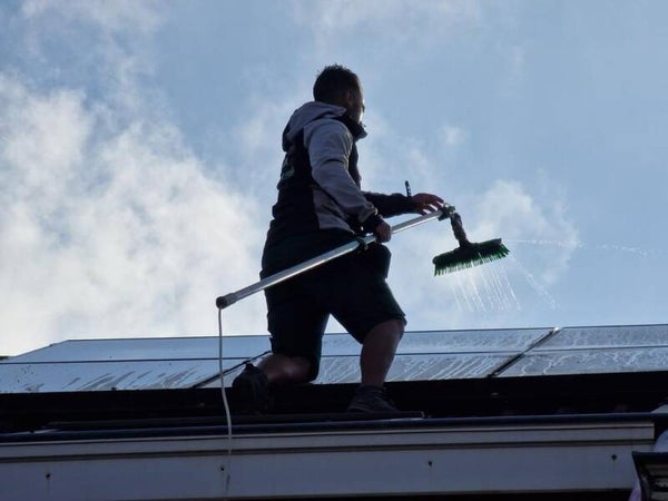 NETTOYAGE DES PANNEAUX SOLAIRES
