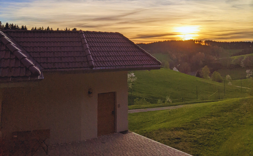 Sonnenuntergang im Aktivurlaub bei der Unterkunft.