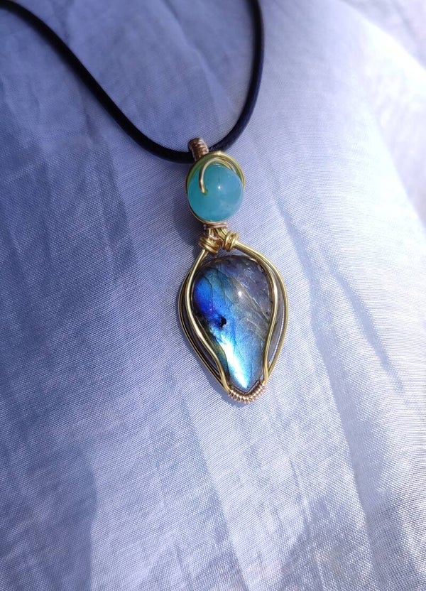 Ciondolo con labradorite blu e amazzonite ghiaccio (Mozambico)