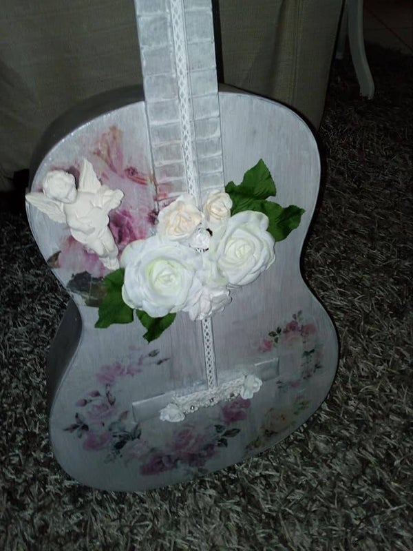 Guitare shabbysée ange musical