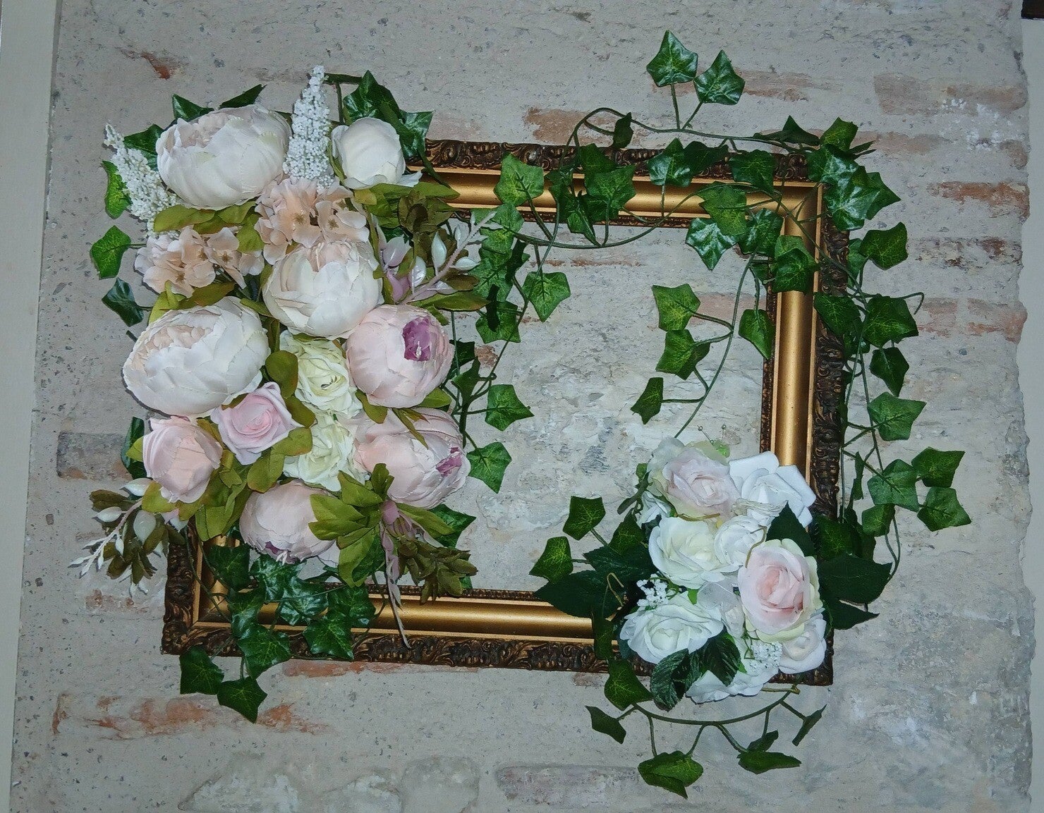 Cadre pivoines et son lierre